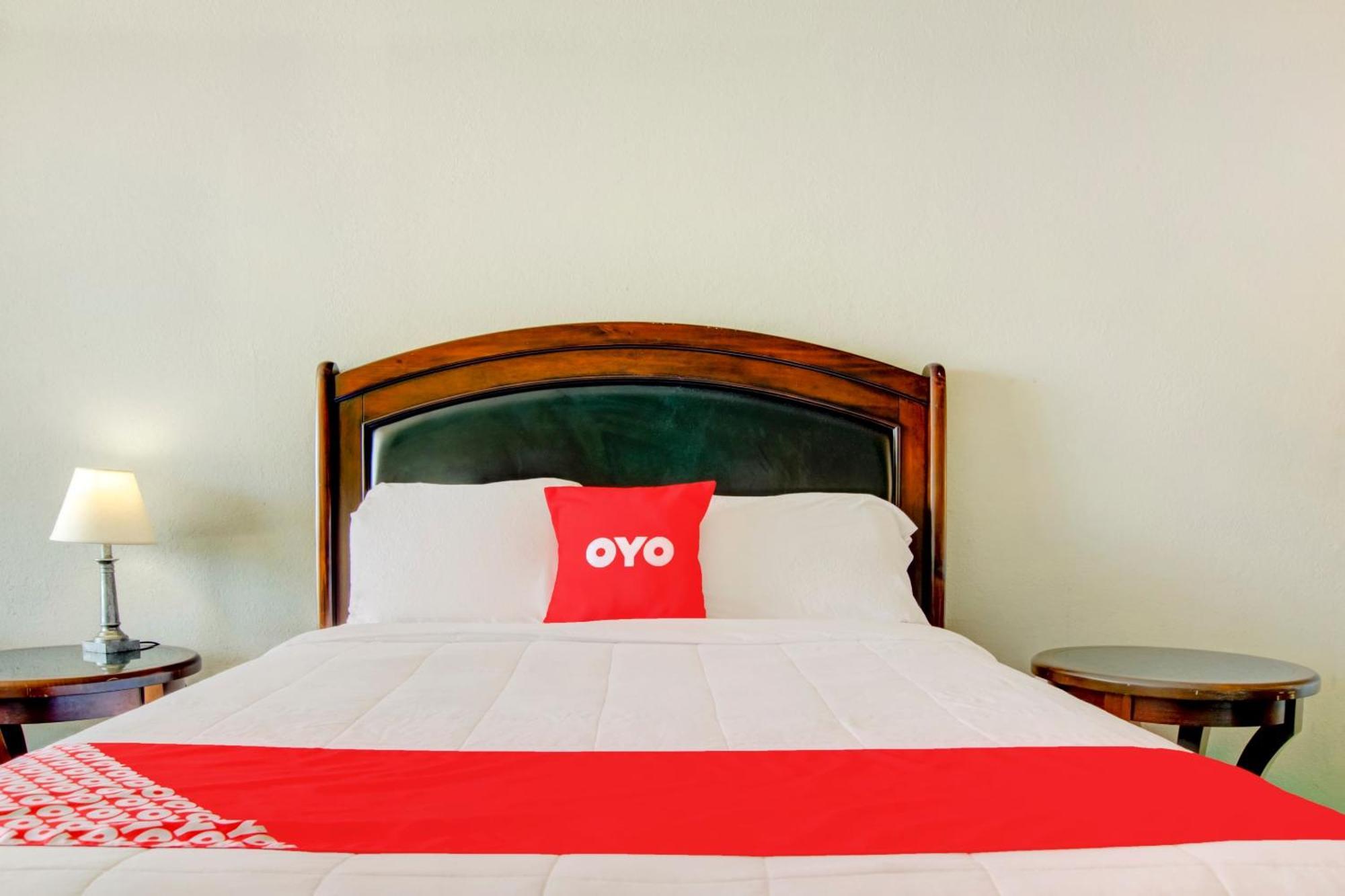 Oyo Hotel Dundee By Crystal Lake Extérieur photo