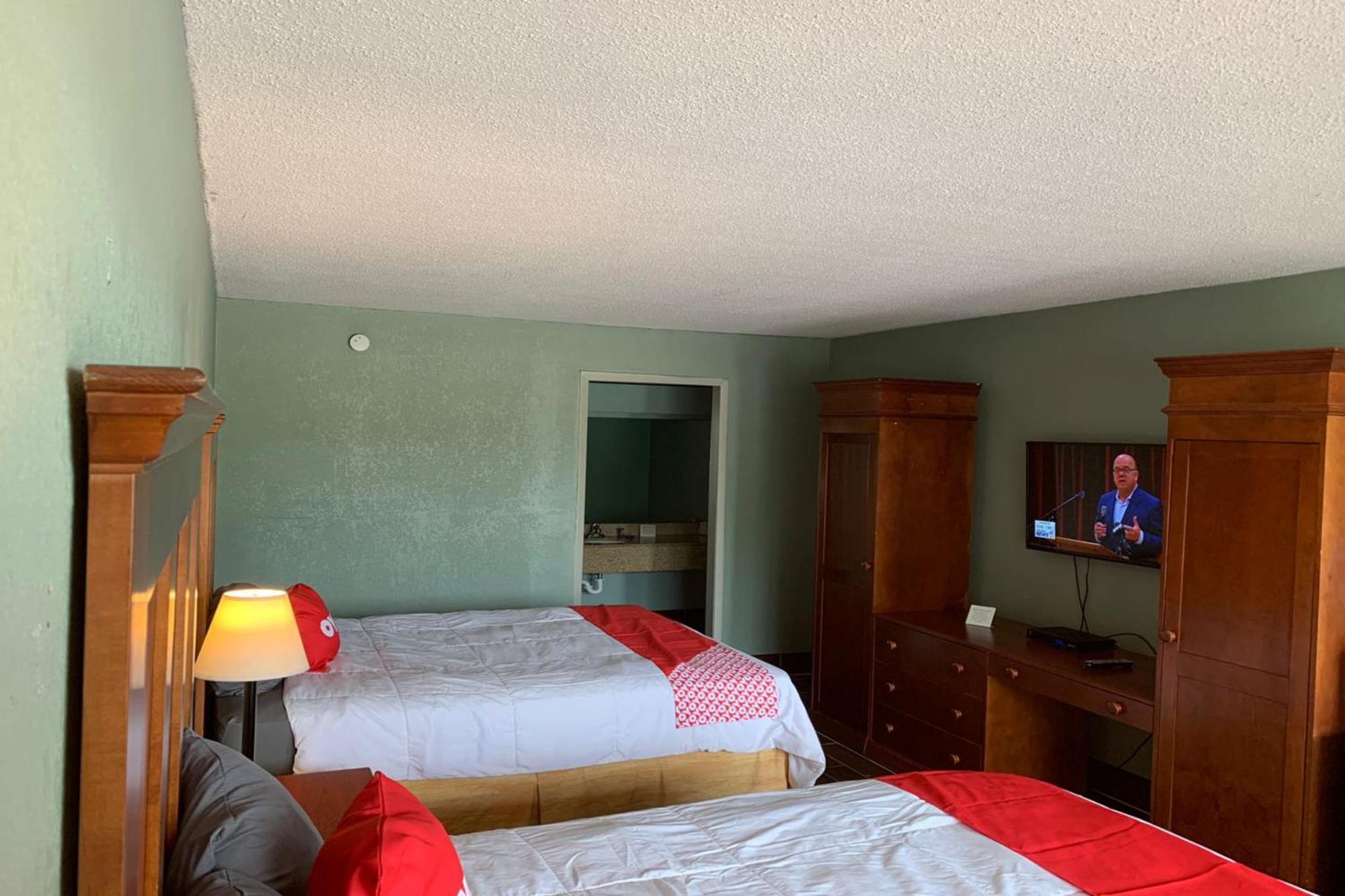 Oyo Hotel Dundee By Crystal Lake Extérieur photo