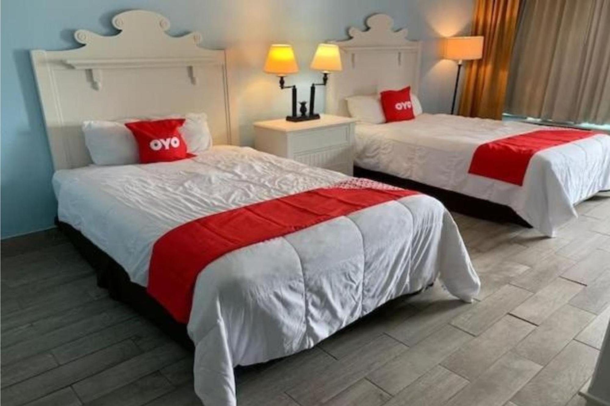 Oyo Hotel Dundee By Crystal Lake Extérieur photo