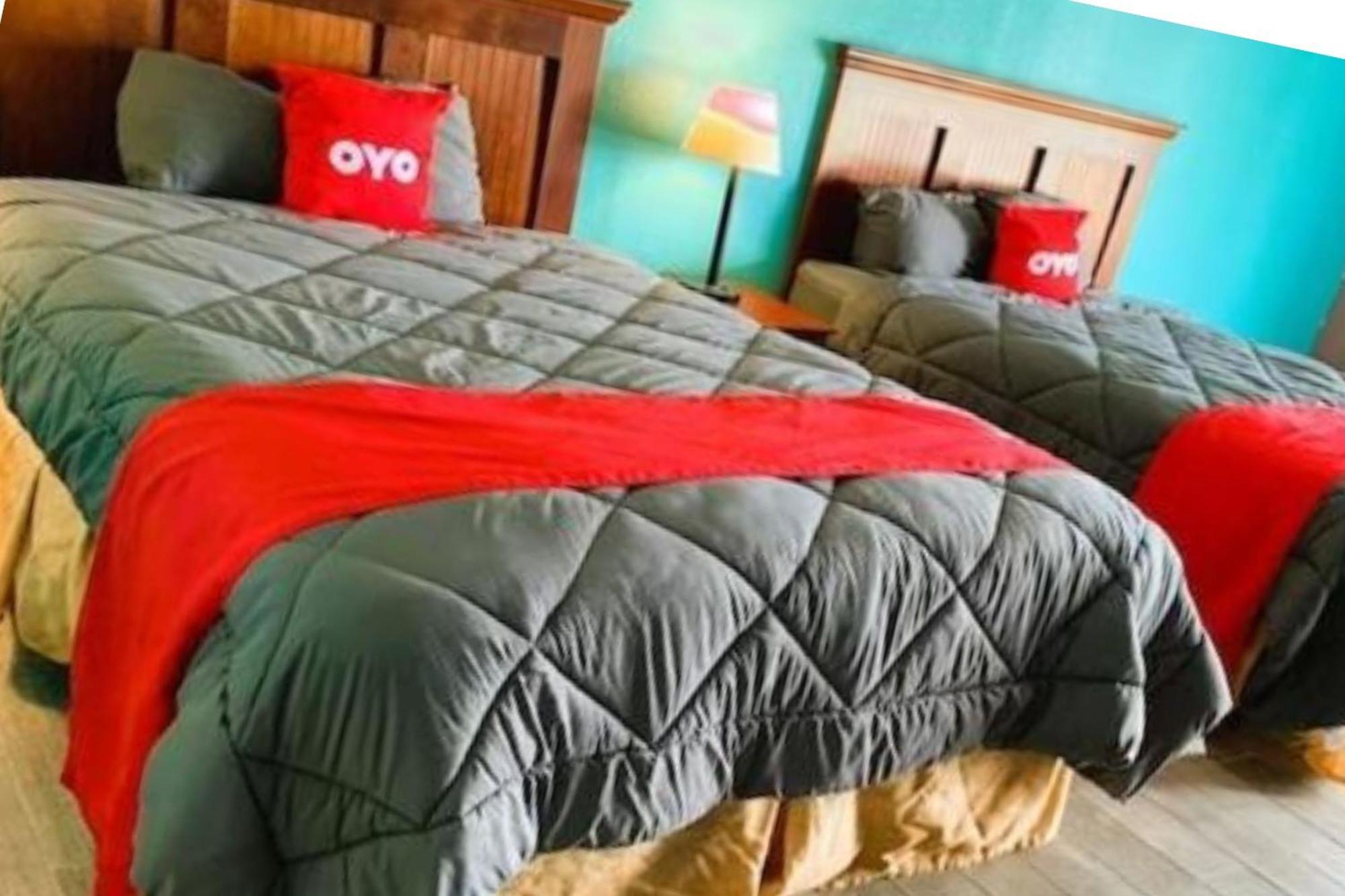 Oyo Hotel Dundee By Crystal Lake Extérieur photo